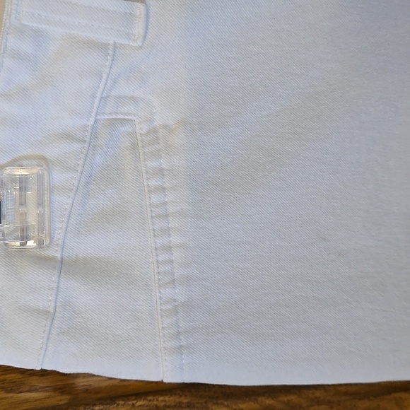 Chico's Size 2 Straight Leg White Denim Jeans Capris 4-pocket Women size 12 (M) - Picture 3 of 16